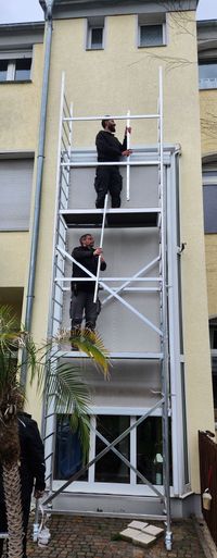 GER&Uuml;ST f&uuml;r Arbeiten an der Beschattungsanlage aufbauen.